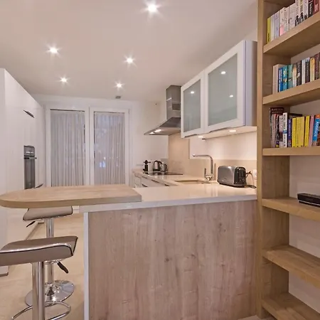 Canas Beach, Ground Floor First Line Beach, Golden Mile アパート