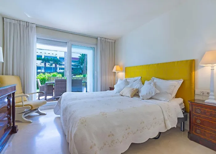 Canas Beach, Ground Floor First Line Beach, Golden Mile Апартаменты *