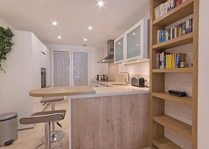 Canas Beach, Ground Floor First Line Beach, Golden Mile Апартаменты
